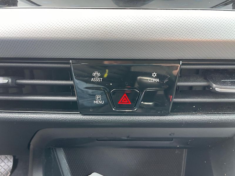 Volkswagen Golf VIII 1,0TSI - fotka 21 z 21