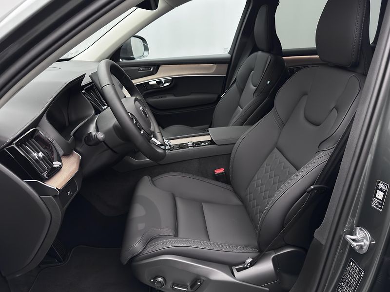 Volvo XC90 (2026) B5 AWD AUT BRIGHT PLUS 7-míst - fotka 3 z 24