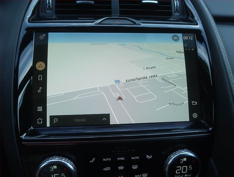 Jaguar E-Pace (2021) P300e AWD, 4X4, Automat - fotka 15 z 23