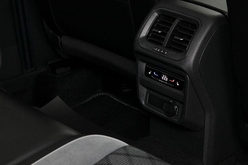 Volkswagen Tiguan Allspace 2.0TSI 140kW 4x4 DSG R-Line TZ - fotka 22 z 39