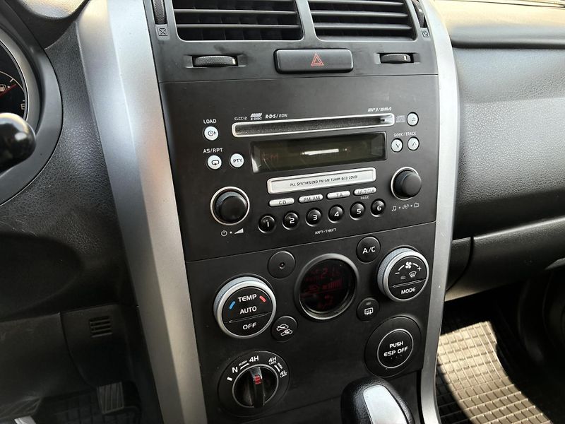 Suzuki Grand Vitara 2.4 VVT 124kW AT JLX-E Limited - fotka 16 z 19