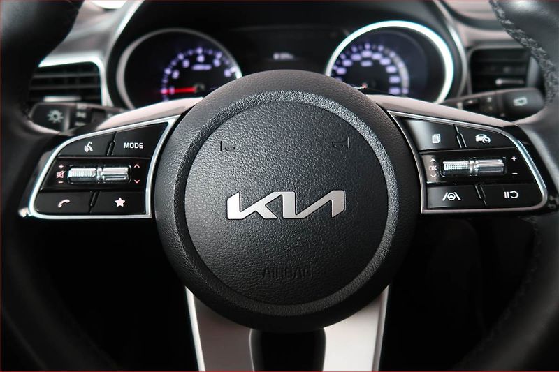 Kia Ceed (2023) Spin 1.0 T-GDI, SPIN, DPH - fotka 16 z 17