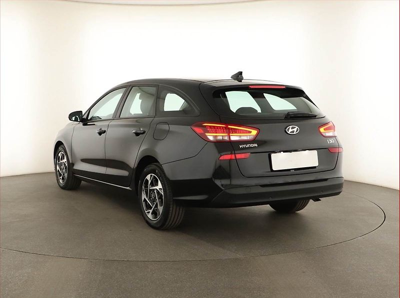 Hyundai i30 (2025) 1.0 T-GDI, Comfort, Navigace - fotka 4 z 14