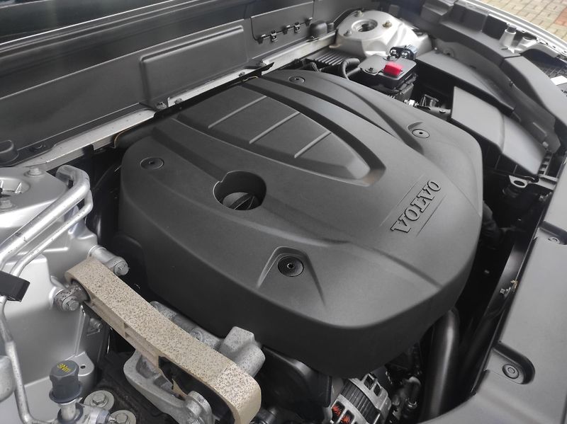 Volvo XC60 2,0 D3 Drive-E, Momentum Pro - fotka 37 z 41