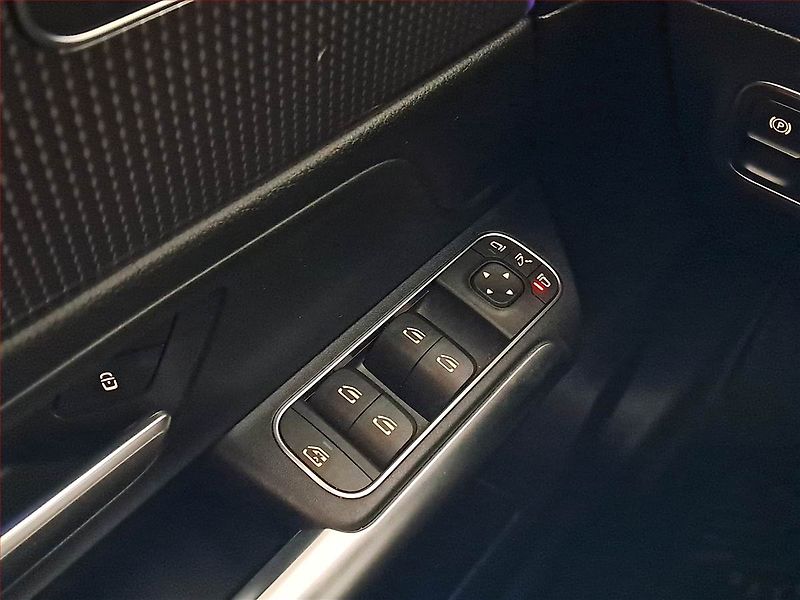 Mercedes-Benz Třídy B (2019) B 180, Automat, Kůže, Navi - fotka 21 z 24