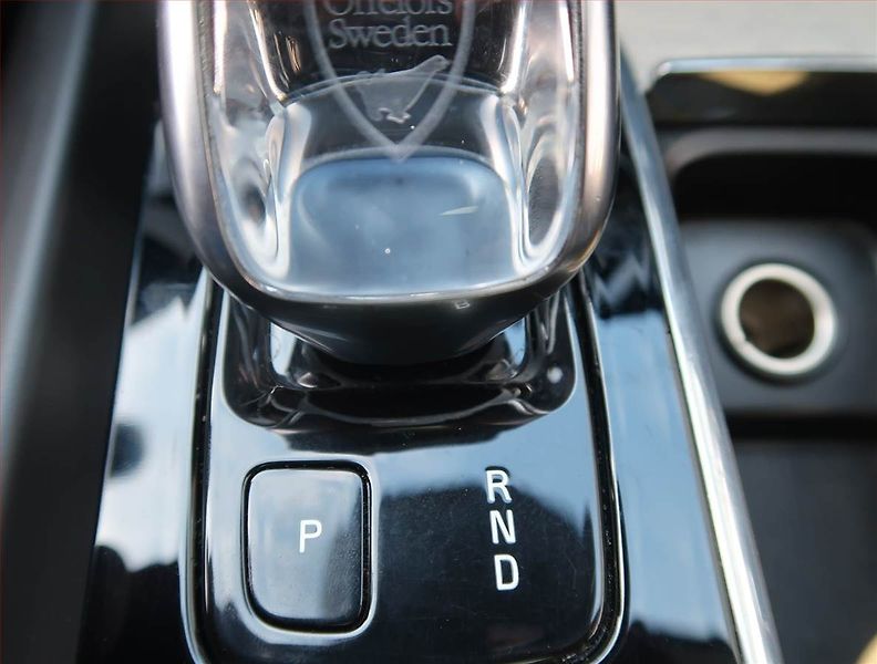 Volvo XC60 (2020) Inscription T8 Twin Engine - fotka 12 z 14