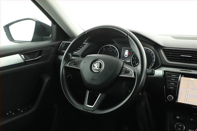 Škoda Superb (2016) 1.6 TDI, Xenony, Tempomat - fotka 8 z 15