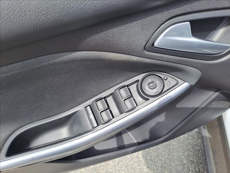 Ford Focus 1,6 ECOBOOST - fotka 10 z 16