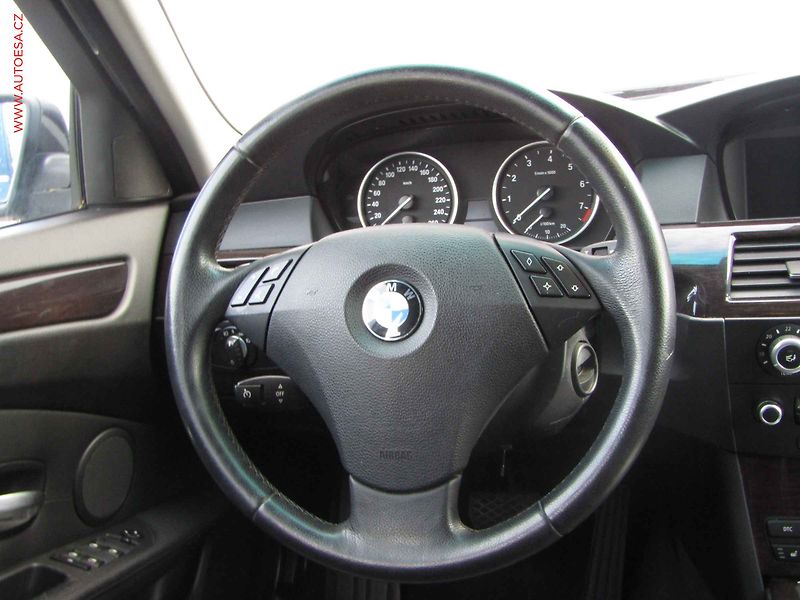 BMW Řada 5 (2008) 3.0 525i, AT, bixen, kůže - fotka 14 z 19