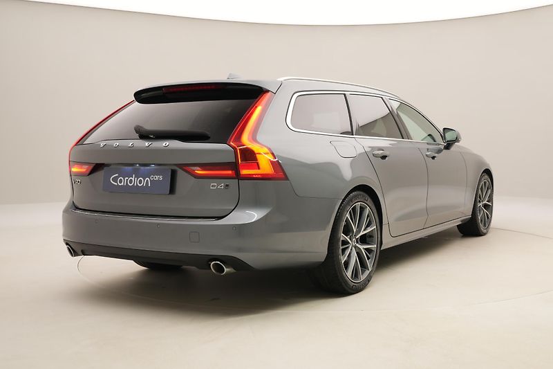 Volvo V90 D4 AWD MOMENTUM AUT  - fotka 12 z 48