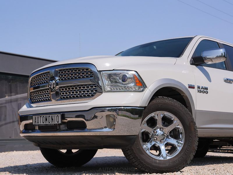 Dodge RAM 1500 (2013) 5.7 Hemi Quadcab LoneStar - fotka 18 z 21