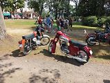 Na prostranství před Parkhotelem Smržovka se v neděli představily desítky autoveteránů.