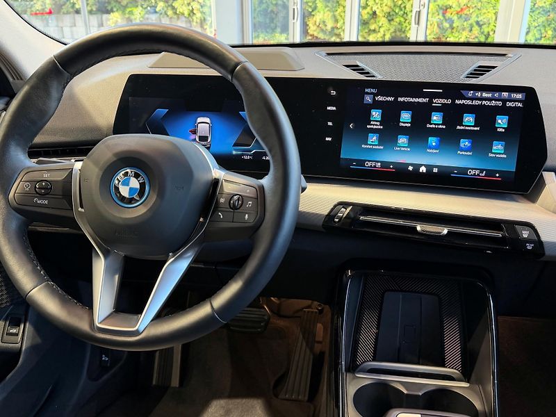 BMW iX2 xDrive 30 - fotka 5 z 17