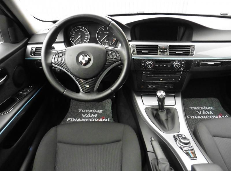 BMW Řada 3 320i Touring, Navi - fotka 13 z 15