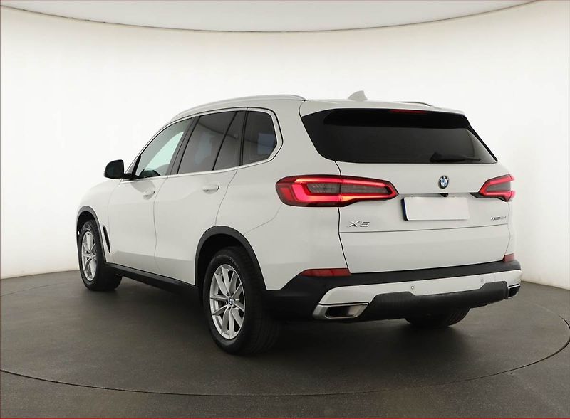 BMW X5 (2019) xDrive40i - fotka 4 z 20