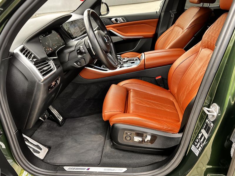 BMW X5 M50i Individual VZDUCH - fotka 9 z 31