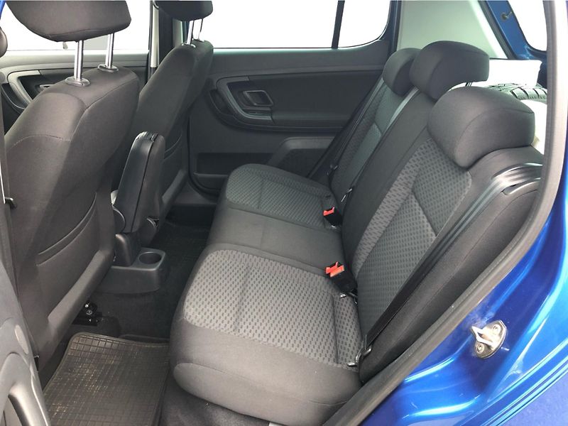 Škoda Fabia 1.2 HTP AMBITION - fotka 12 z 27