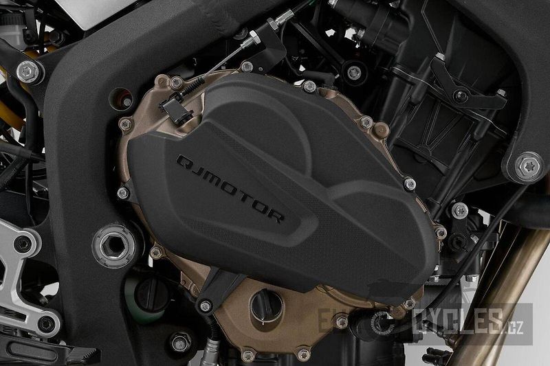 QJ Motor (2026) SRK 800 - fotka 8 z 8
