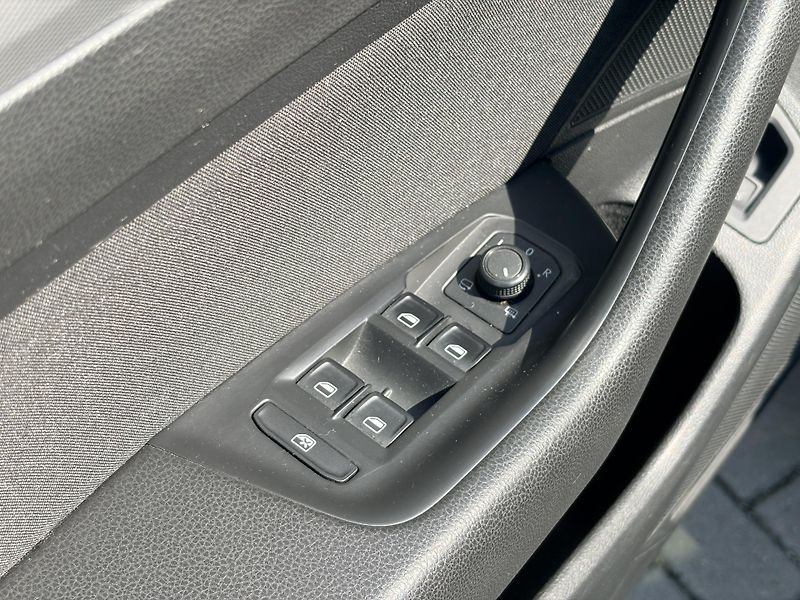Volkswagen Passat 2.0TDI 110KW MANUAL PANORAMA - fotka 9 z 44