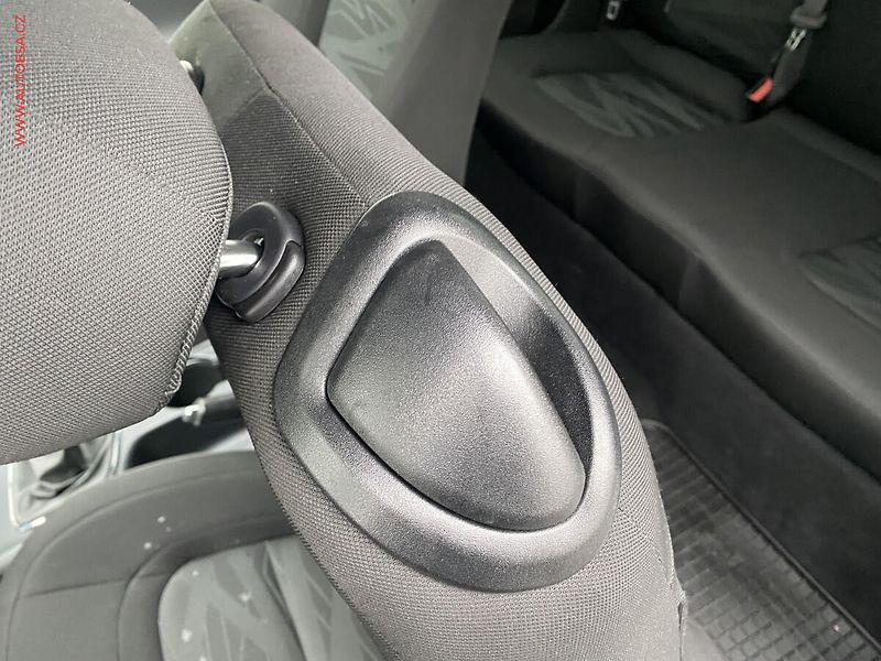 Kia Ceed (2015) 1.4 i, Style, TZ,  výhřev sed - fotka 11 z 14