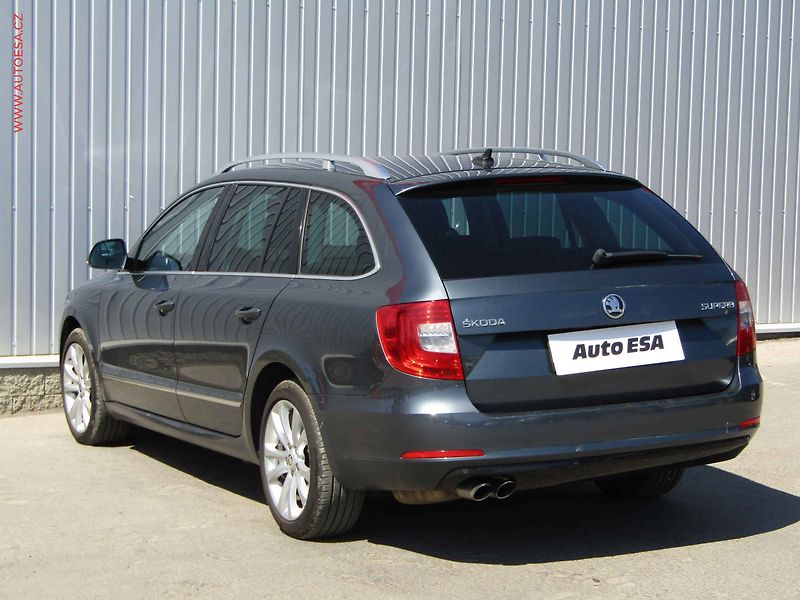 Škoda Superb (2014) 2.0TDi, Elegance, DSG, navi - fotka 6 z 23