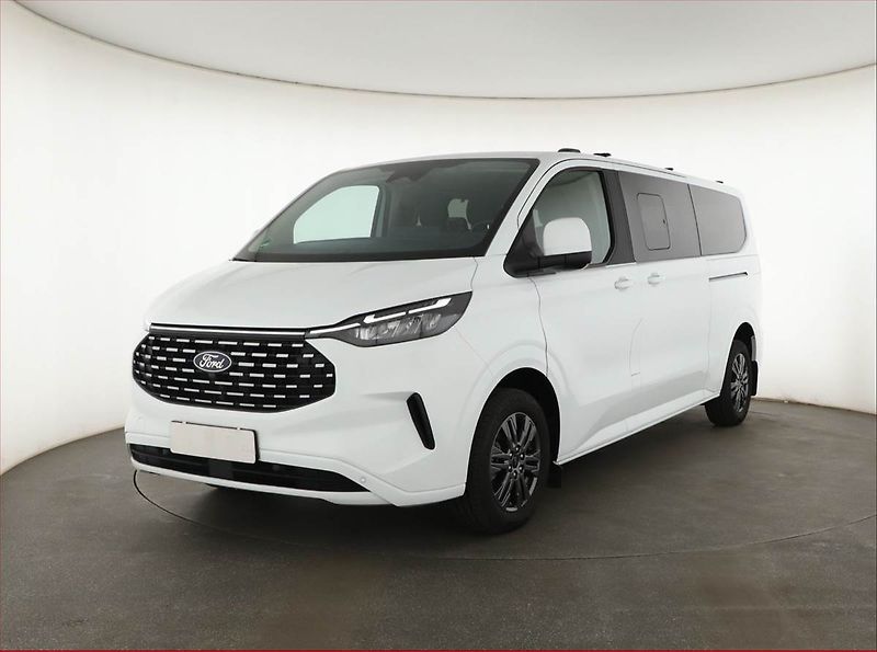 Ford Tourneo Custom (2025) 2.0 EcoBlue - fotka 2 z 24