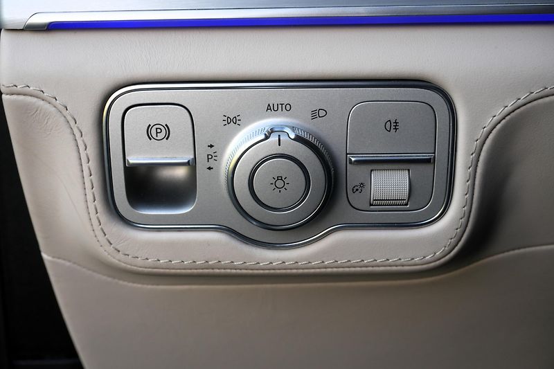 Mercedes-Benz GLS 63 AMG 4Matic+, Webasto, Pano - fotka 30 z 47