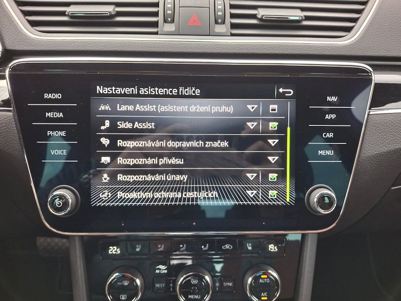 Škoda Superb (2023) Combi L&K DSG 2,0TDi 147kW - fotka 18 z 35