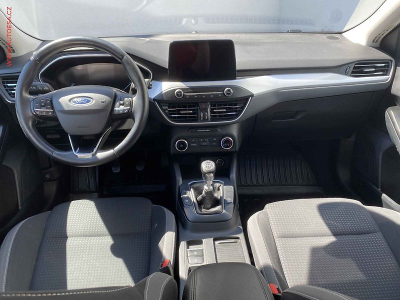 Ford Focus (2018) 1.5 TDCi, AC, navi, park - fotka 8 z 19