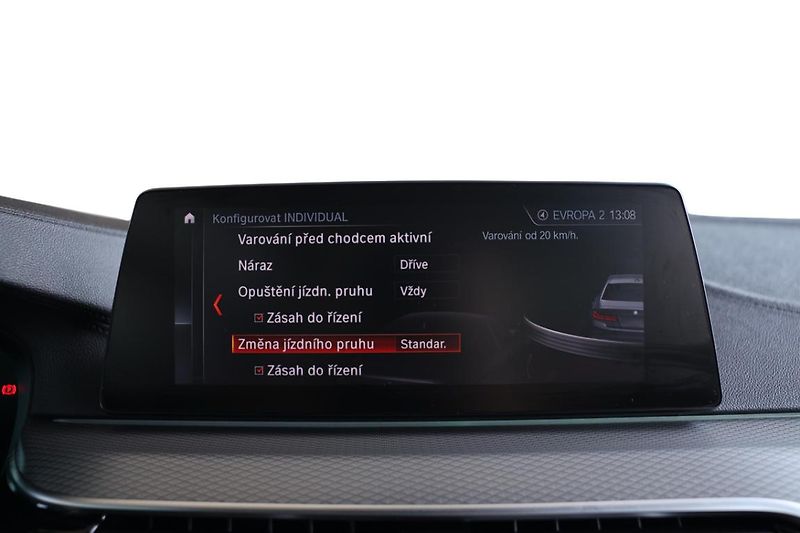 BMW Řada 5 530d xDrive Limousine - fotka 16 z 30
