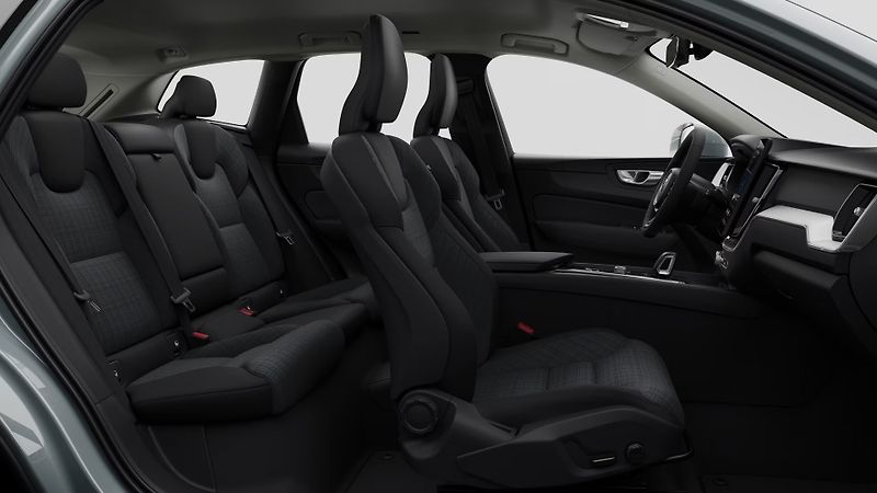 Volvo XC60 (2026) CORE, T6 AWD, 186+107 kW / 253 - fotka 12 z 12
