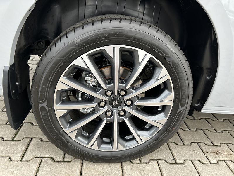 Ford Tourneo Custom Titanium X L2 2.0EcoBlue 125kW - fotka 6 z 37