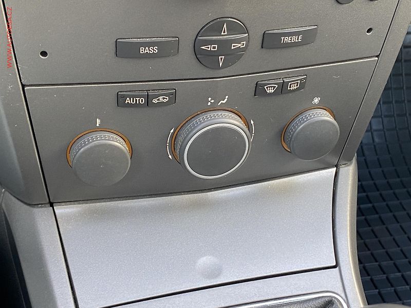 Opel Astra (2005) 1.6i, ČR, AC, tažné - fotka 12 z 14