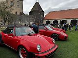 Sraz vozů Porsche ve Švihově na hradě.