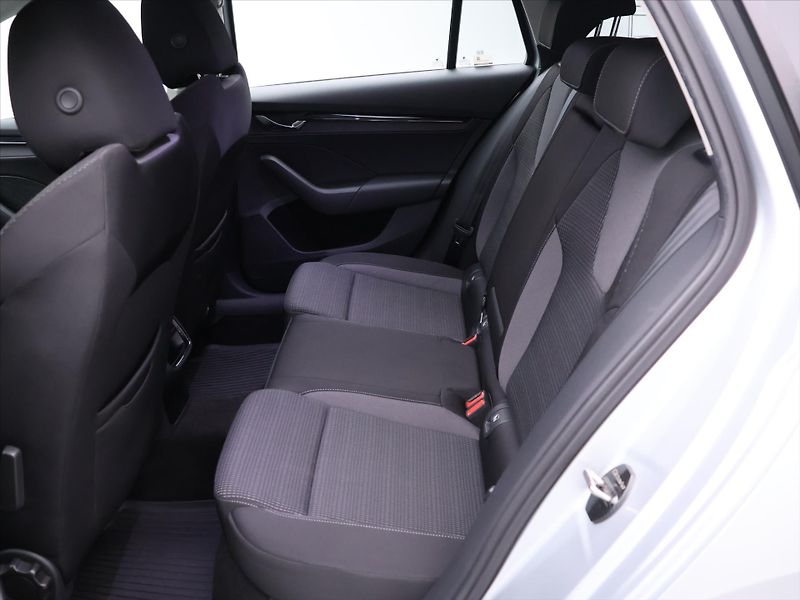 Škoda Octavia 2,0 TDI 110 kW 4x4 DSG DPH CZ - fotka 16 z 34