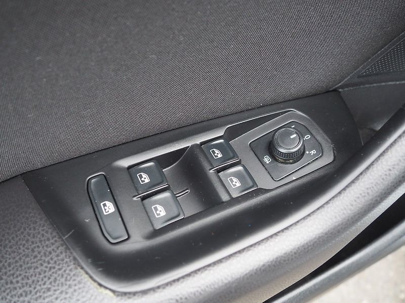 Volkswagen Passat (2020) 2.0TDI, 90kW - fotka 17 z 36