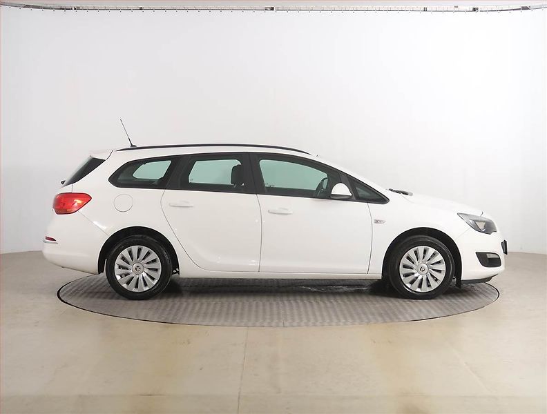 Opel Astra (2016) 1.6 CDTI, Tempomat - fotka 6 z 15