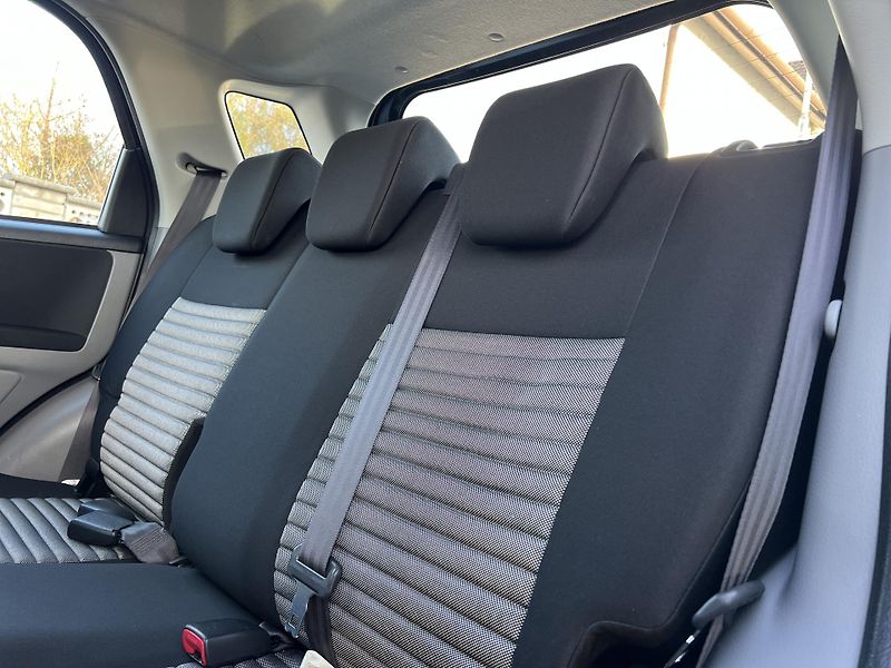 Suzuki SX4 1.6i 4x4 NAVI KLIMATIZACE ALU - fotka 20 z 32