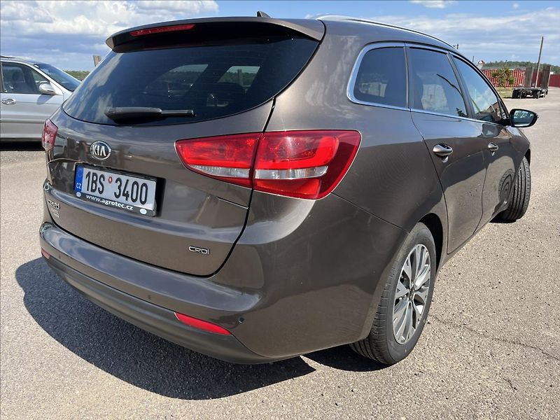 Kia Ceed 1,6 CRDi ČR KLIMA KAMERA NAVI - fotka 43 z 45