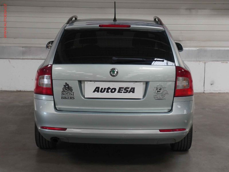Škoda Octavia (2012) 1.6 TDi, ČR, AAC, tempo - fotka 5 z 16