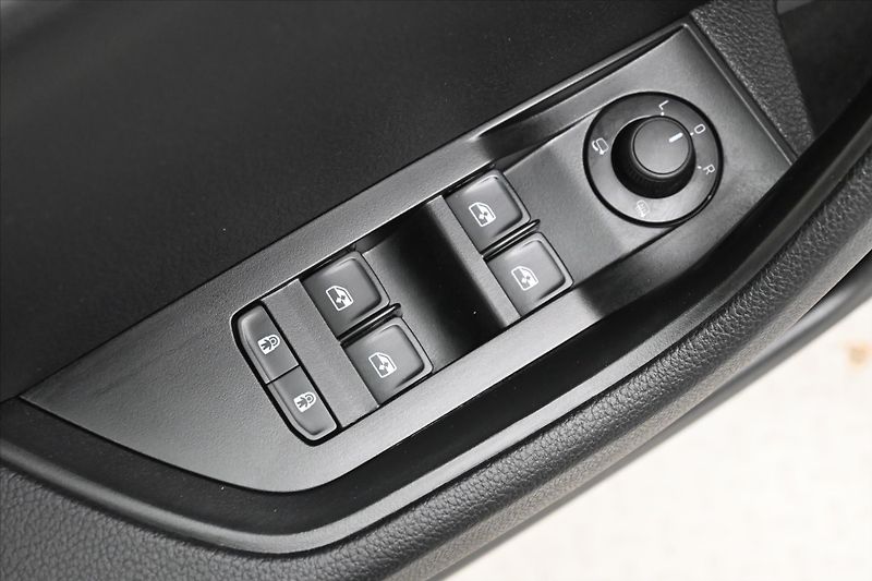 Škoda Superb 1,4 TSI iV 160KW DSG Ambition - fotka 25 z 31
