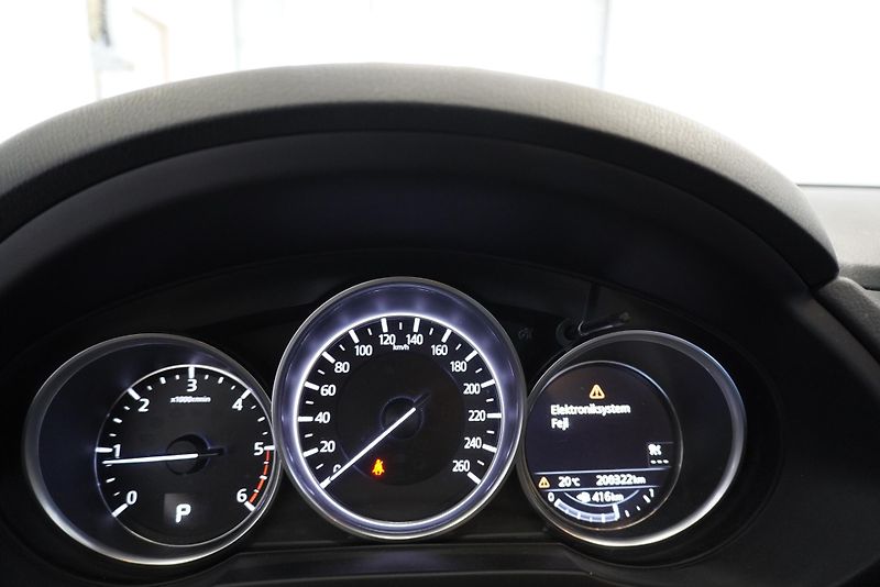 Mazda CX-5 2,2 SKYACTIV-D OPTIMUM 4WD AUT - fotka 19 z 32