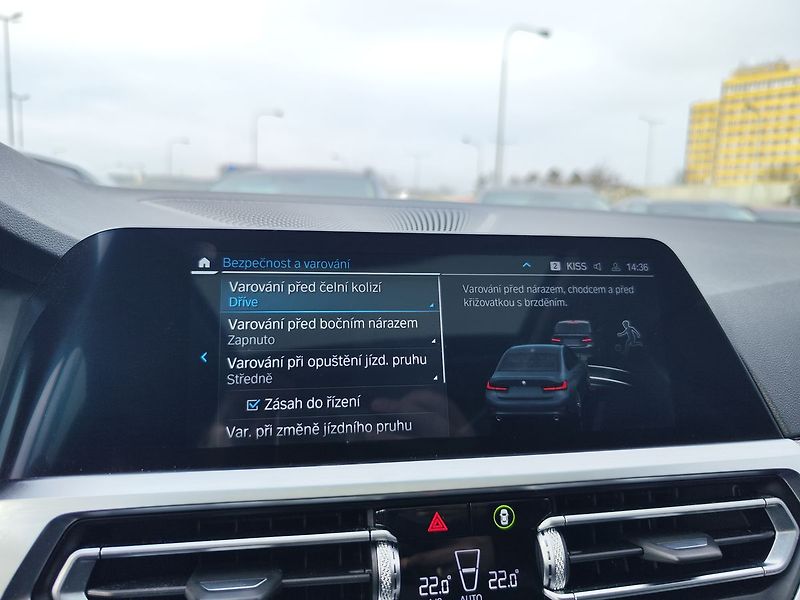 BMW Řada 3 330e 2.0/215kW Sportline PHEV - fotka 21 z 38