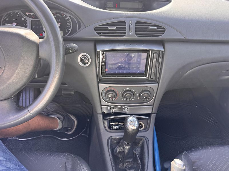 Renault Laguna 1.8i 88Kw 16V Dynamique - fotka 8 z 19