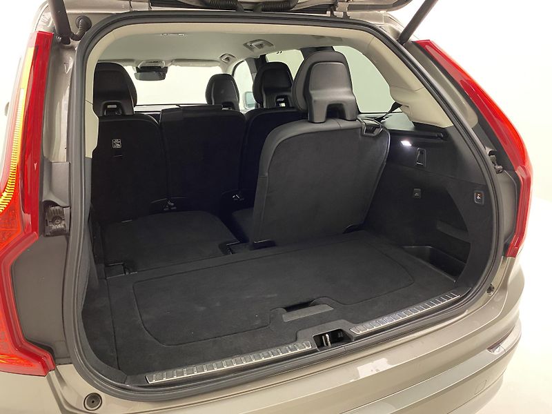 Volvo XC90 B5 AWD INSCRIPTION REZERVACE - fotka 33 z 49