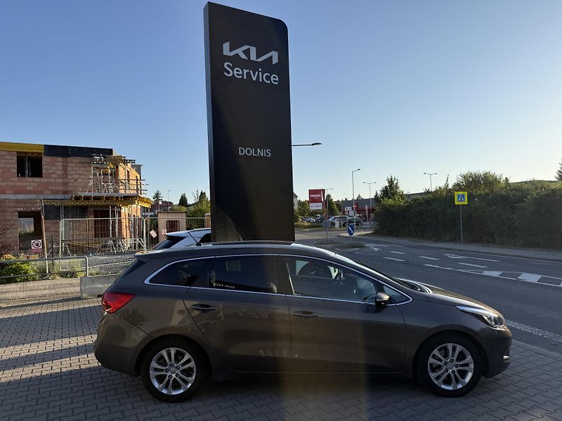 Kia Ceed SW (2014) 1.6 CRDI EXCLUSIVE - fotka 2 z 13