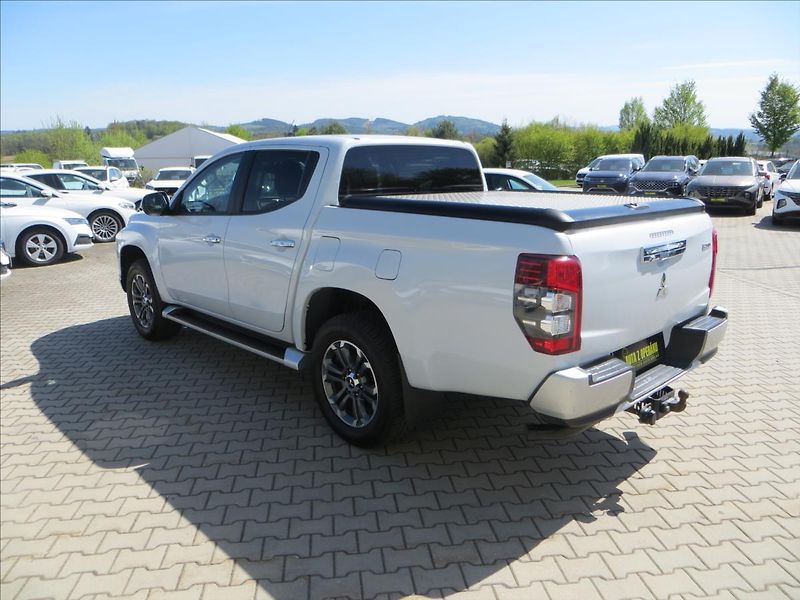 Mitsubishi L200 2,3 DI-D INTENSE 4WD AUT - fotka 5 z 23