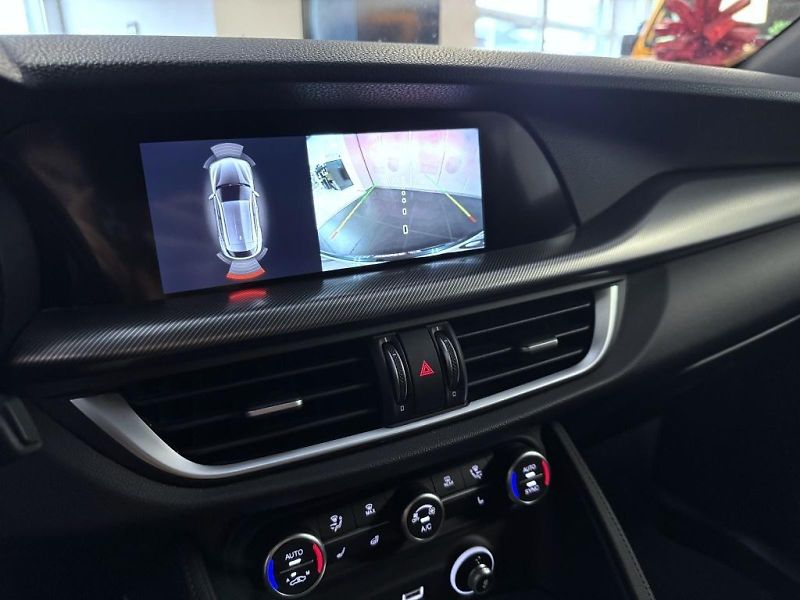 Alfa Romeo Stelvio (2023) 2.0T 280k AT8 ZF Q4 4x4 Veloce - fotka 13 z 19