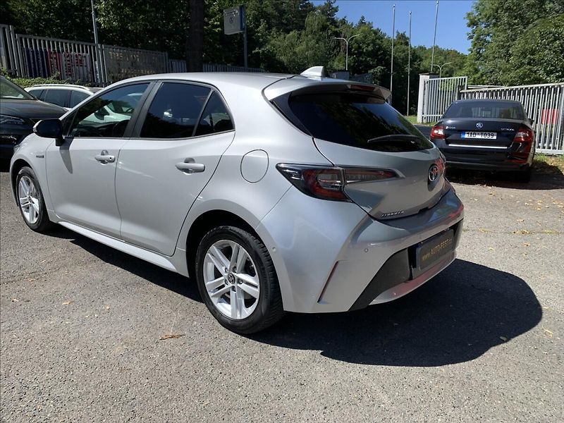 Toyota Corolla 1,8 HYBRID,ČR,SERVISKA - fotka 6 z 23