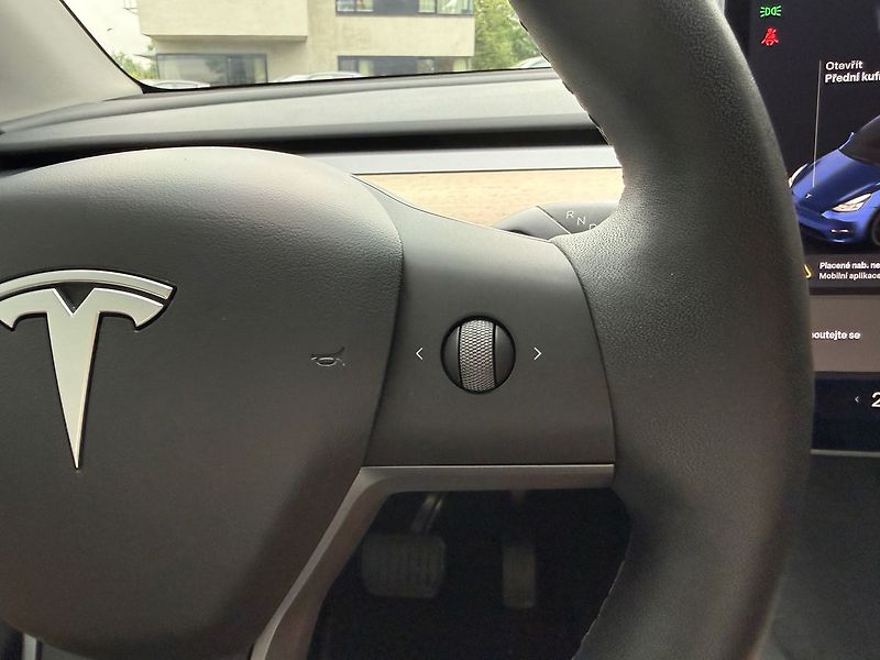 Tesla Model Y Long Range AWD - fotka 32 z 41